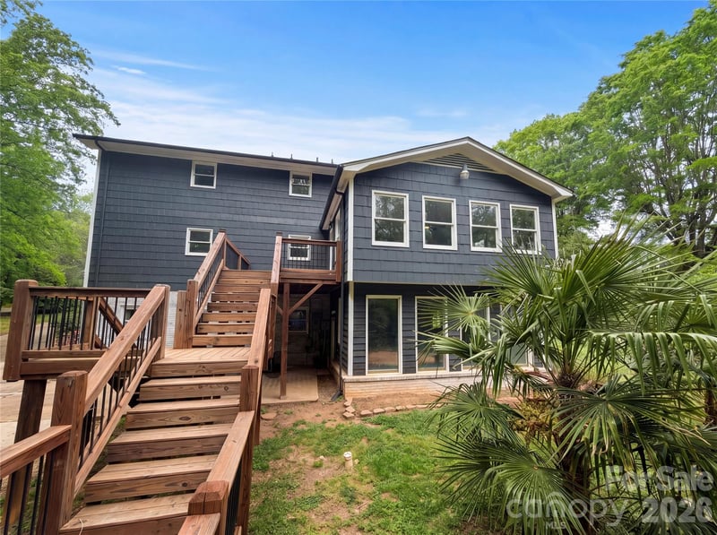 706 Crescent Dr, Cherryville, NC 28021