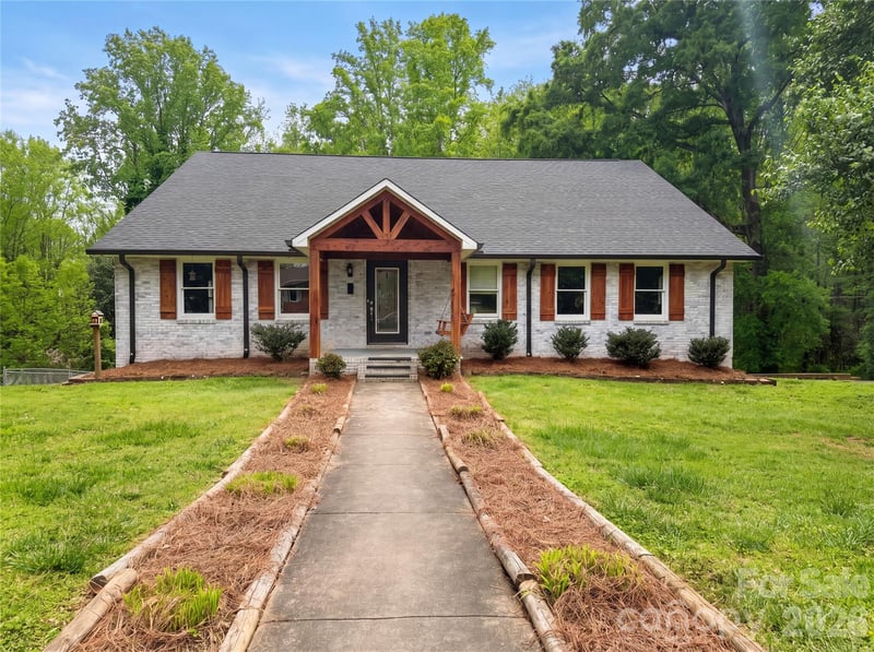 706 Crescent Dr, Cherryville, NC 28021