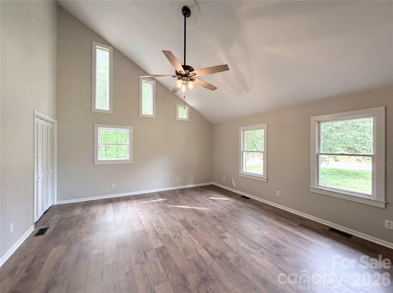 706 Crescent Dr, Cherryville, NC 28021