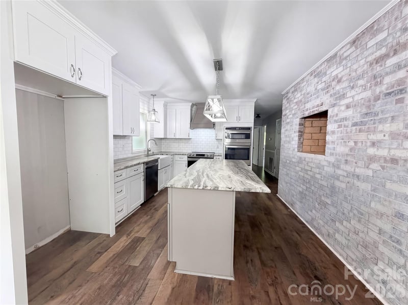 706 Crescent Dr, Cherryville, NC 28021