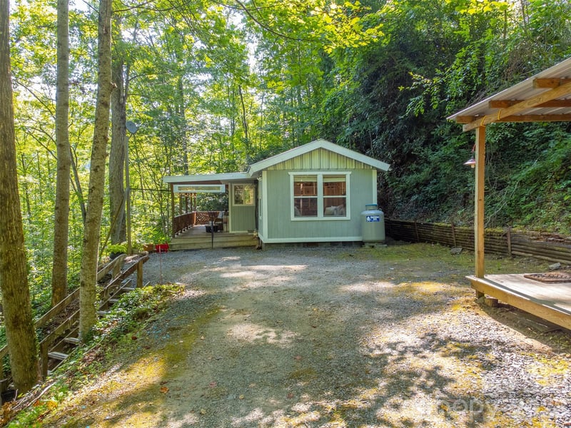 283 Briggs Cove Rd, Robbinsville, NC 28771
