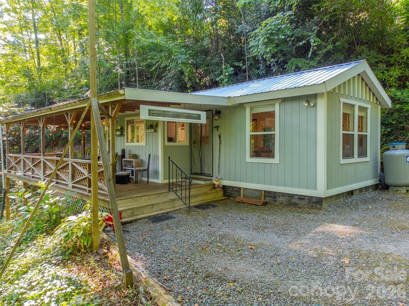 283 Briggs Cove Rd, Robbinsville, NC 28771