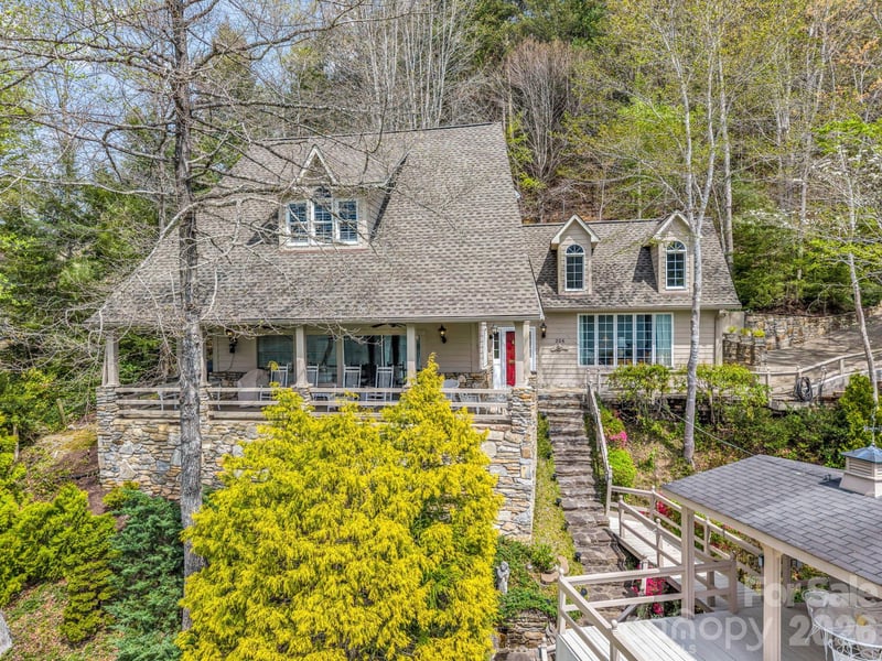 206 Lakeridge Rd, Lake Lure, NC 28746