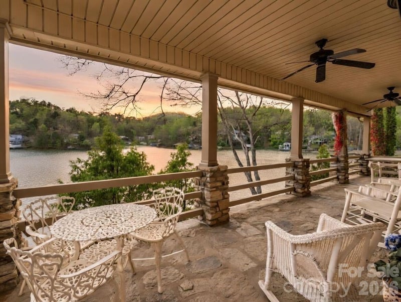 206 Lakeridge Rd, Lake Lure, NC 28746