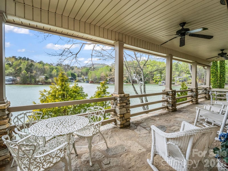 206 Lakeridge Rd, Lake Lure, NC 28746