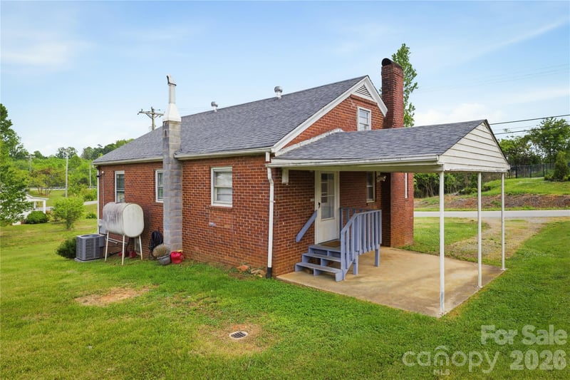 1348 Hibriten Dr, Lenoir, NC 28645