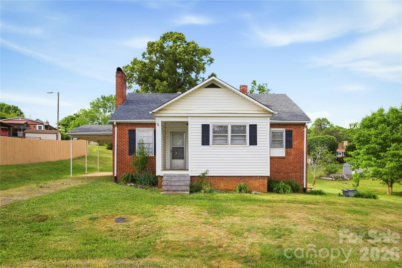 1348 Hibriten Dr, Lenoir, NC 28645