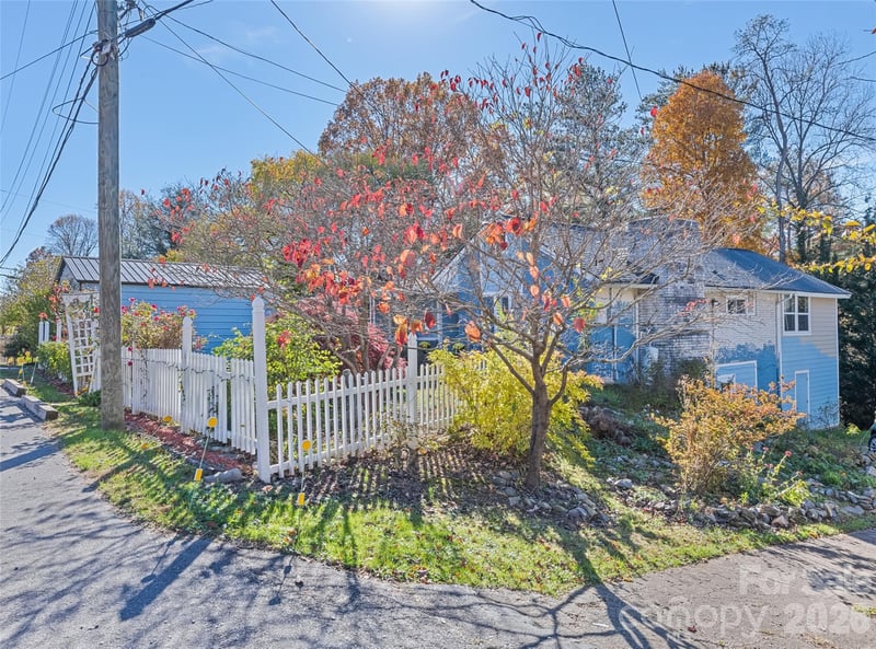 6 Chestnut Ter, Asheville, NC 28803