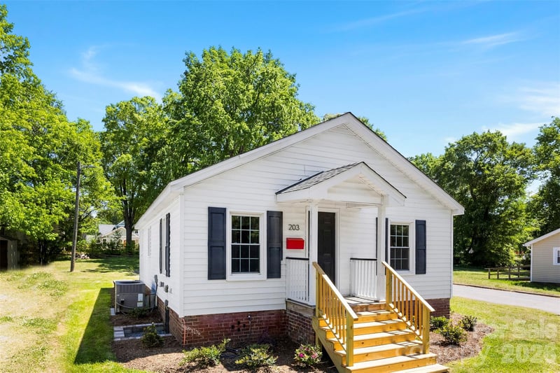 203 Sacco St, Belmont, NC 28012