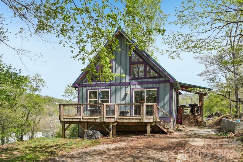 25 Moore St, Woodfin, NC 28804