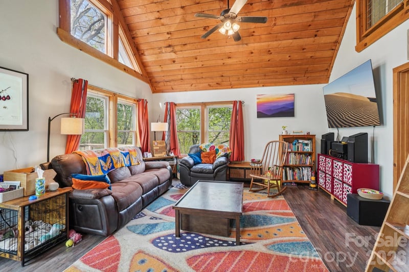 25 Moore St, Woodfin, NC 28804