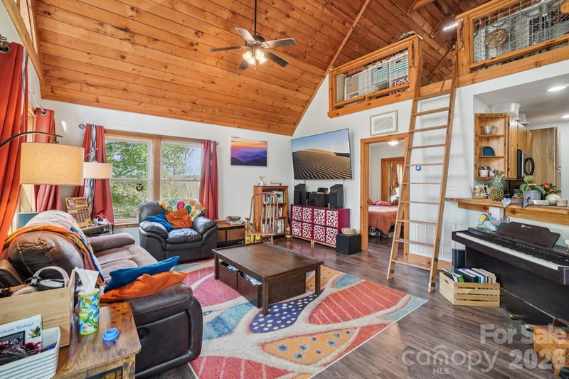 25 Moore St, Woodfin, NC 28804