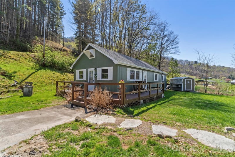 24 Baldridge Dr, Burnsville, NC 28714