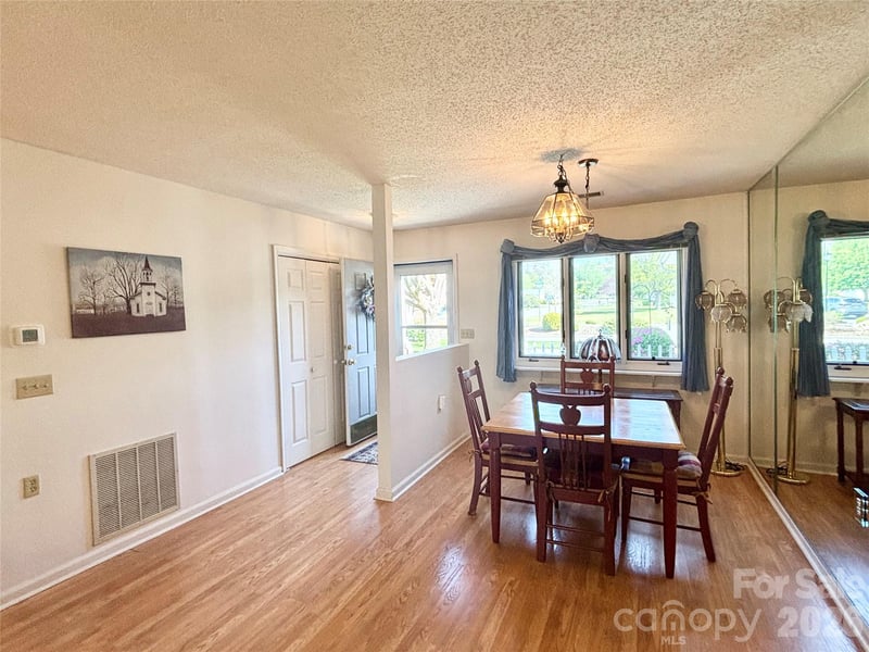3 Wintry Dr, Hendersonville, NC 28792