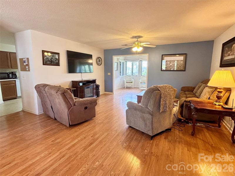 3 Wintry Dr, Hendersonville, NC 28792