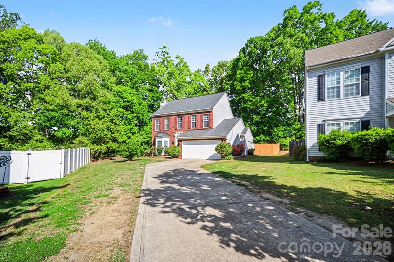 11647 Northwoods Forest Dr, Charlotte, NC 28214