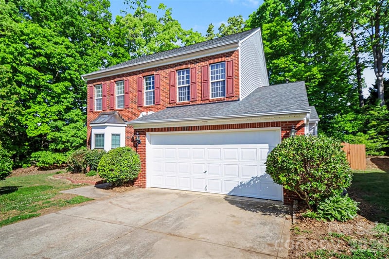 11647 Northwoods Forest Dr, Charlotte, NC 28214