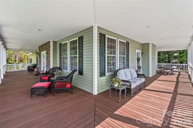 420 Kanuga Forest Dr, Hendersonville, NC 28739