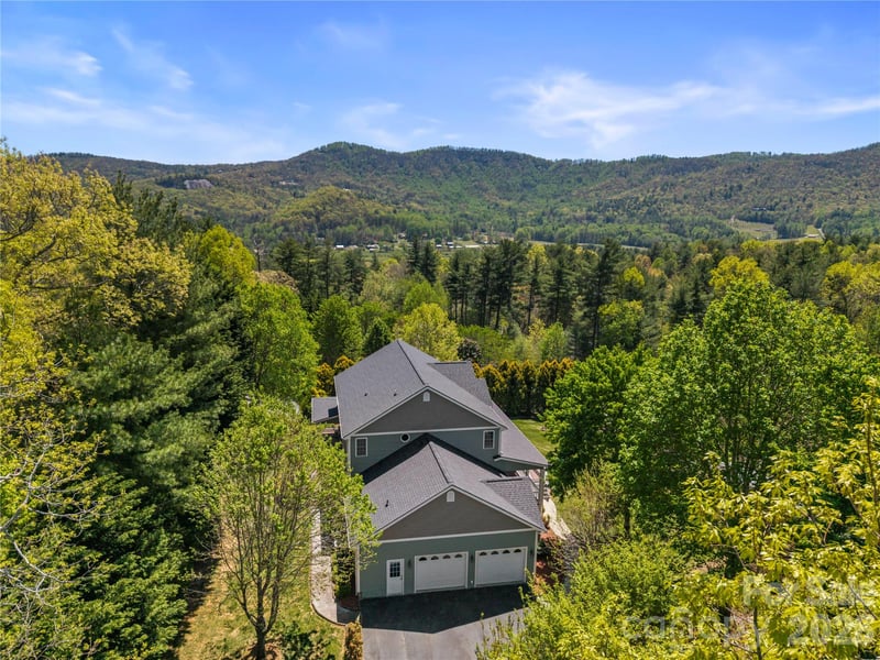 420 Kanuga Forest Dr, Hendersonville, NC 28739