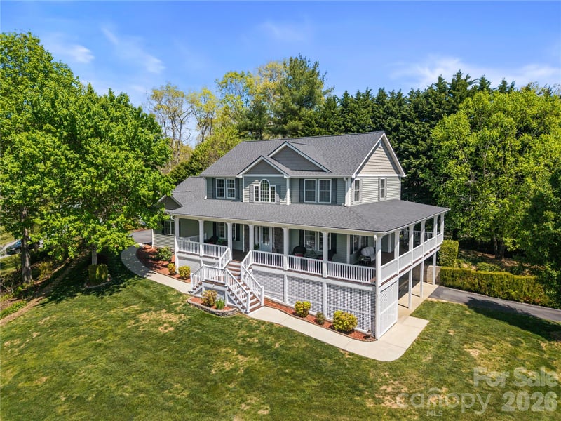 420 Kanuga Forest Dr, Hendersonville, NC 28739