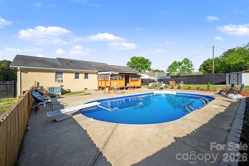 1087 Greenbriar Dr, Lancaster, SC 29720