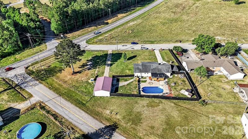 1087 Greenbriar Dr, Lancaster, SC 29720