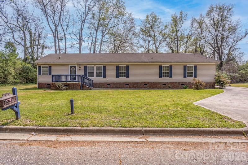 210 Pierce St #4, Warsaw, NC 28398