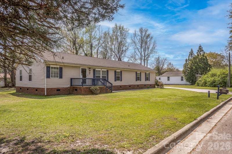 210 Pierce St #4, Warsaw, NC 28398