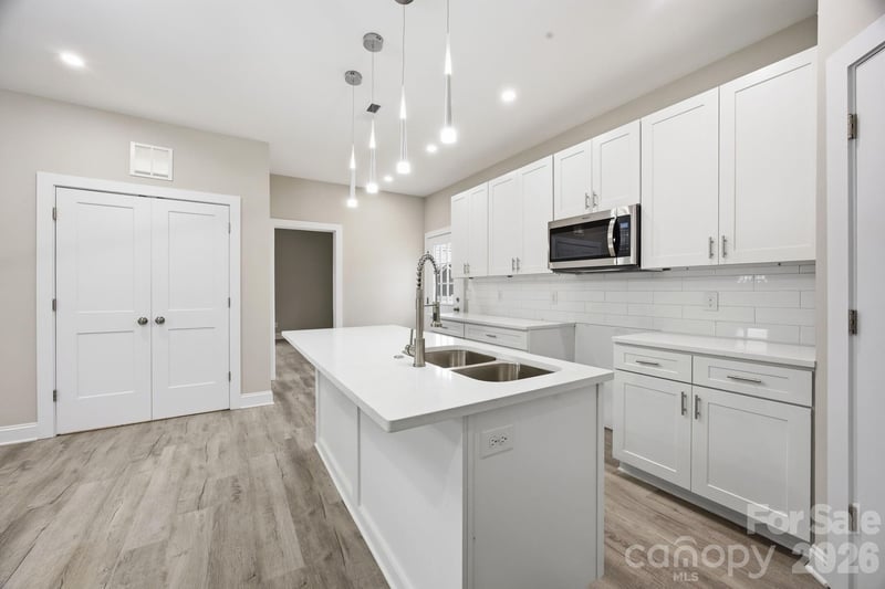 3800 Freedom Dr, Charlotte, NC 28208