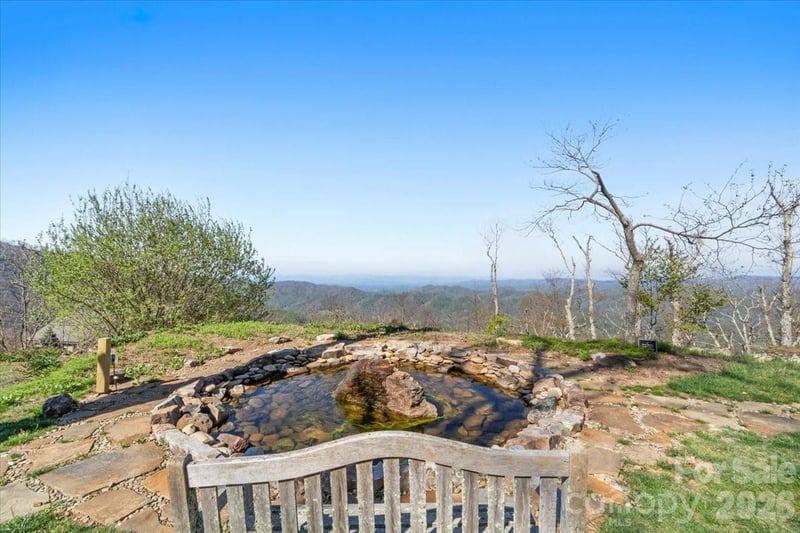 9 Hawks Ledge Trl, Burnsville, NC 28714