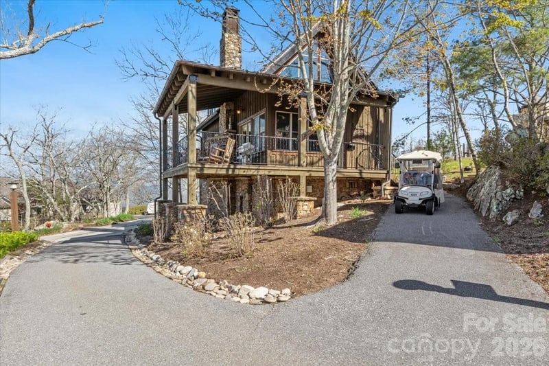 9 Hawks Ledge Trl, Burnsville, NC 28714