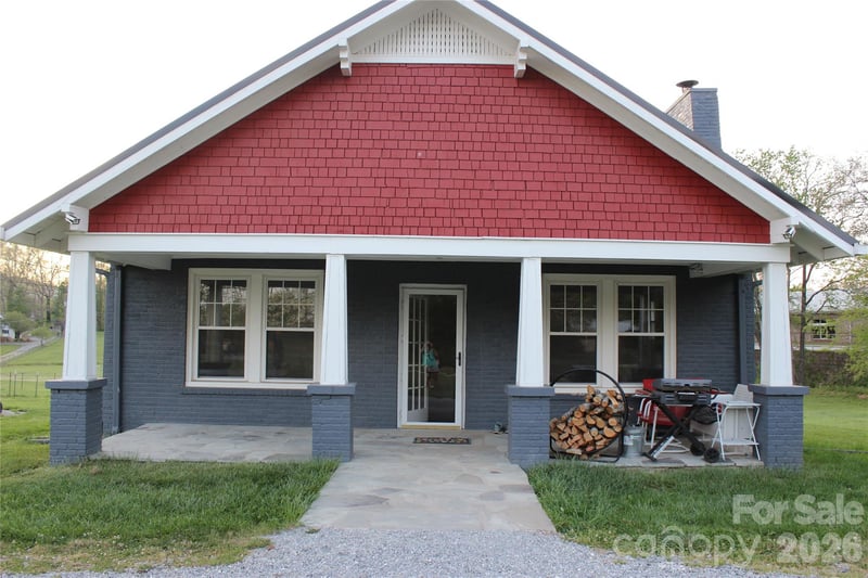 300 Banner Farm Rd, Mills River, NC 28759