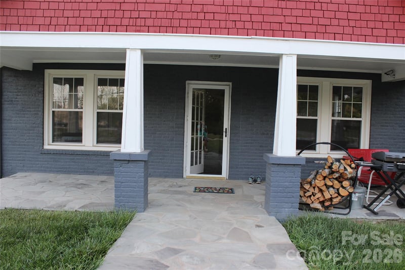 300 Banner Farm Rd, Mills River, NC 28759