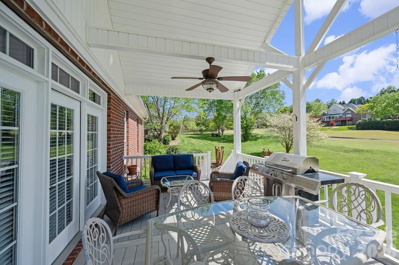 531 Oak Valley Blvd, Advance, NC 27006