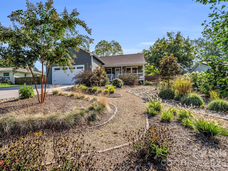 11 Pershing Rd, Asheville, NC 28805