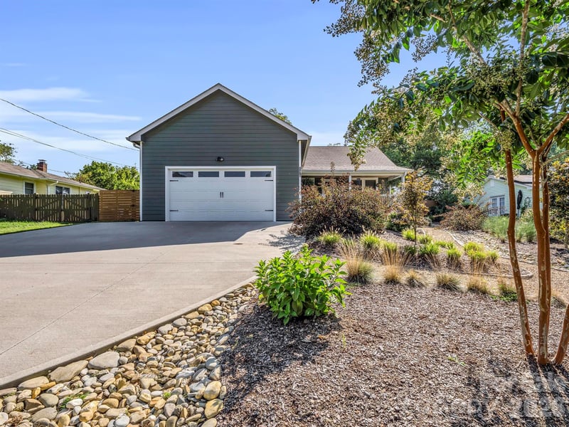 11 Pershing Rd, Asheville, NC 28805