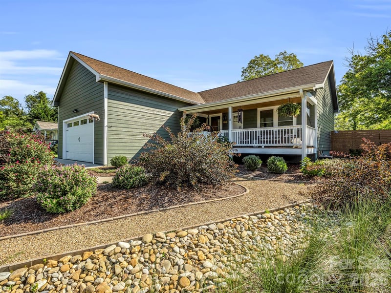 11 Pershing Rd, Asheville, NC 28805