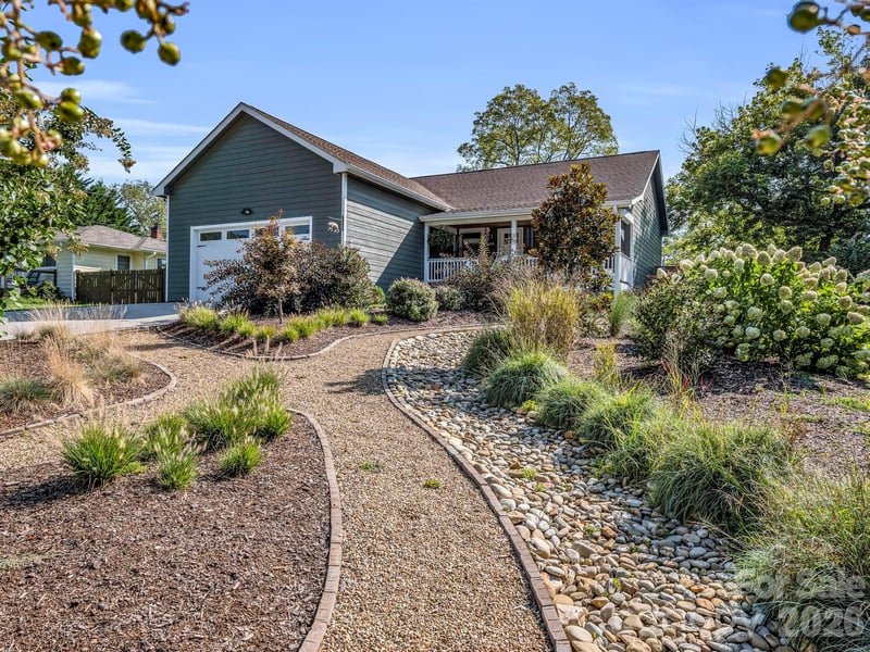 11 Pershing Rd, Asheville, NC 28805