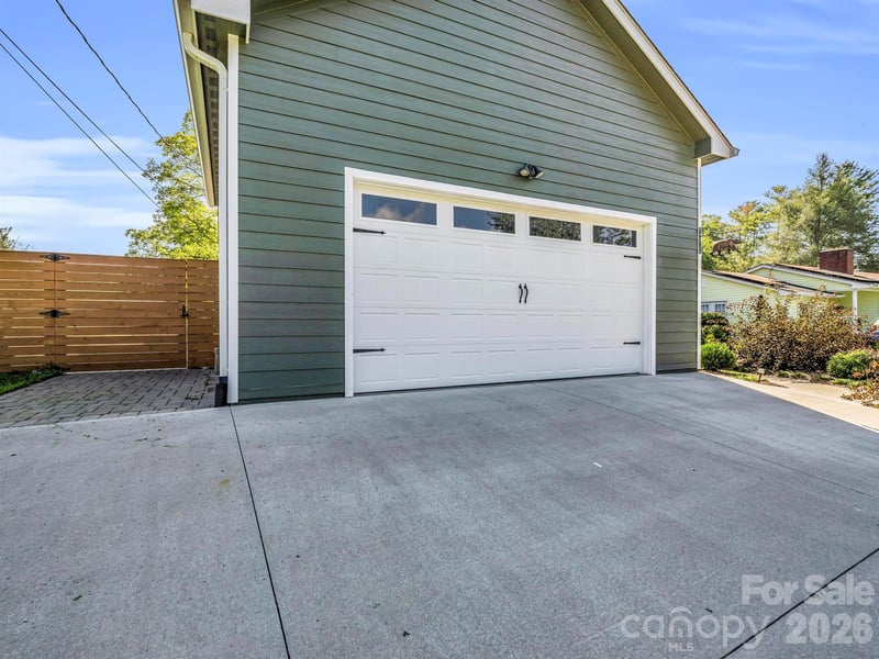 11 Pershing Rd, Asheville, NC 28805