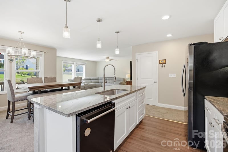 9 Half Moon Dr, Swannanoa, NC 28778