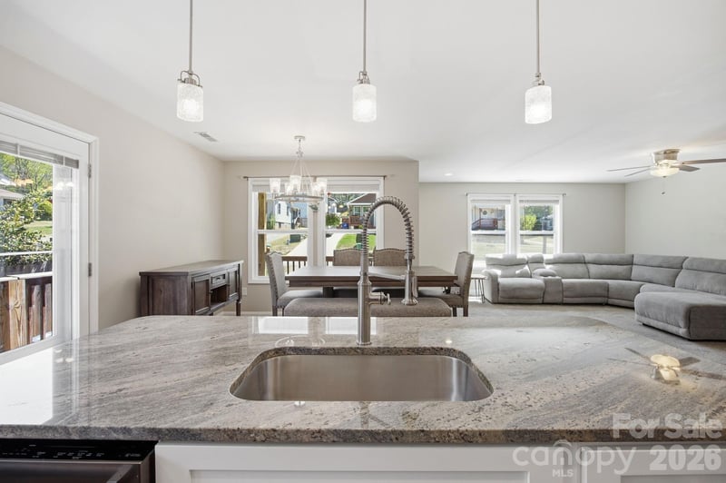 9 Half Moon Dr, Swannanoa, NC 28778