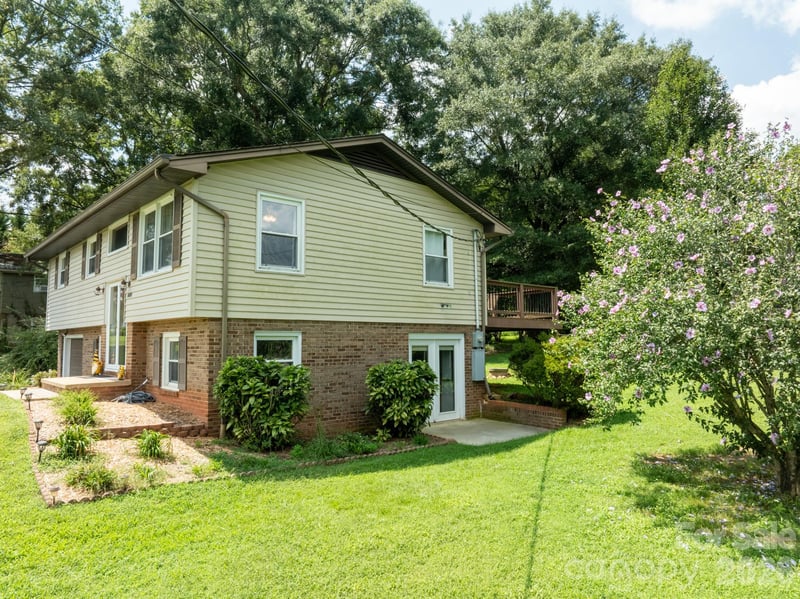 4671 Crystal St, Claremont, NC 28610