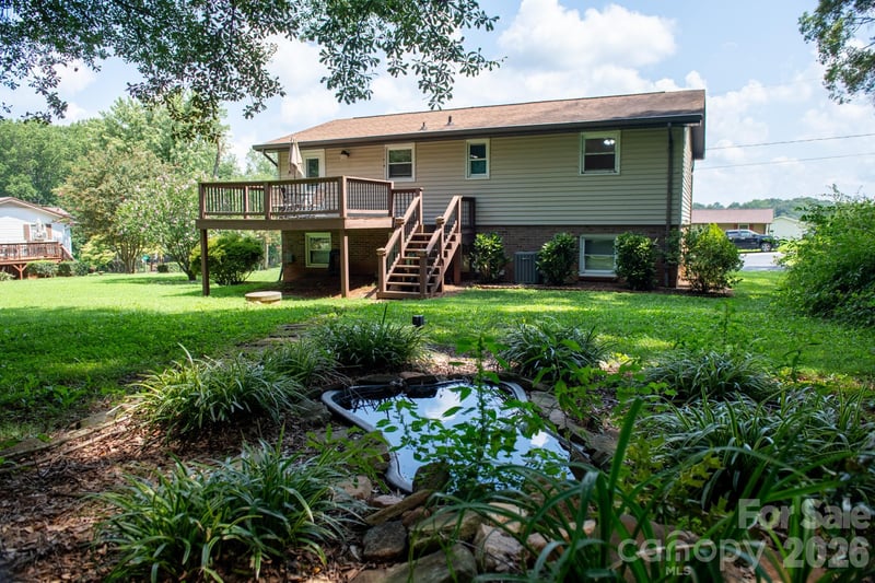 4671 Crystal St, Claremont, NC 28610