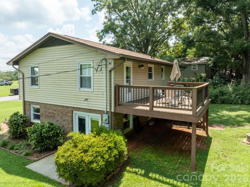 4671 Crystal St, Claremont, NC 28610