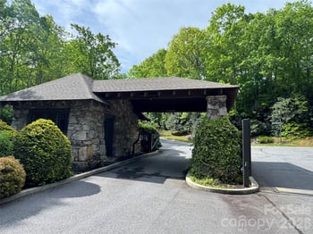 205 Settings Blvd, Black Mountain, NC 28711