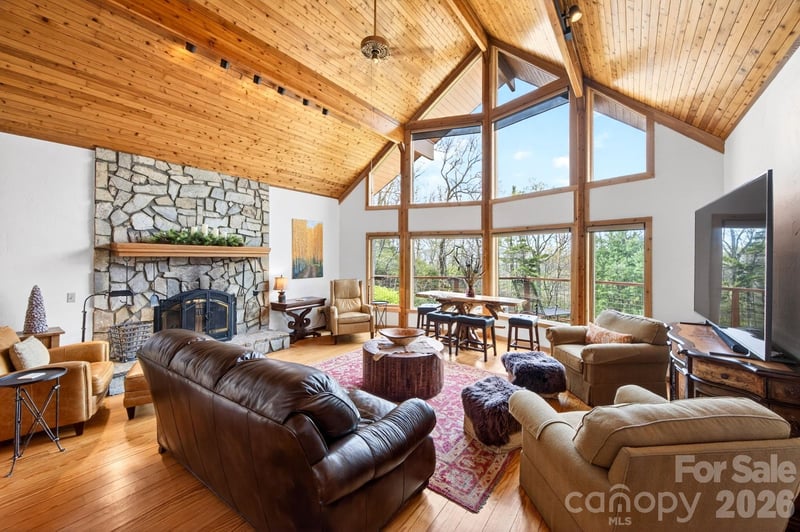 6 Orchard Knob Ln, Black Mountain, NC 28711