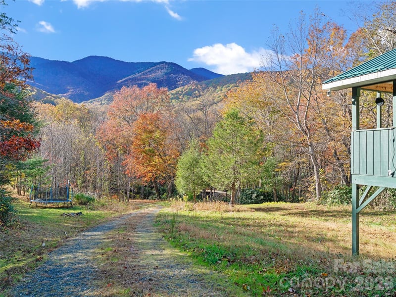 219 Raven Rock Ln, Burnsville, NC 28714