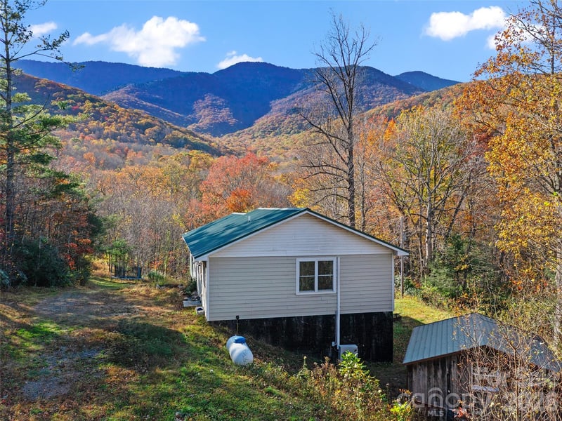 219 Raven Rock Ln, Burnsville, NC 28714
