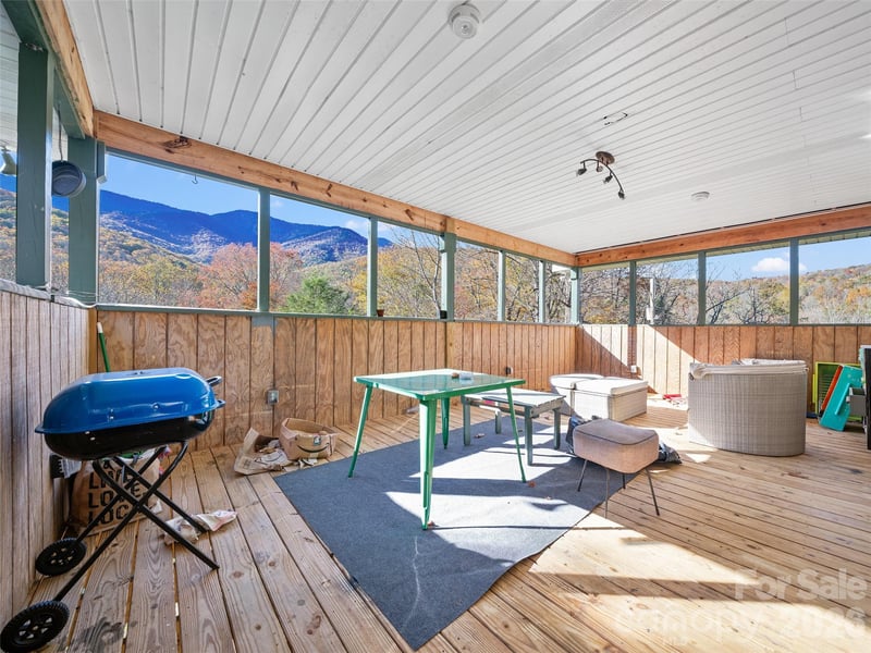 219 Raven Rock Ln, Burnsville, NC 28714