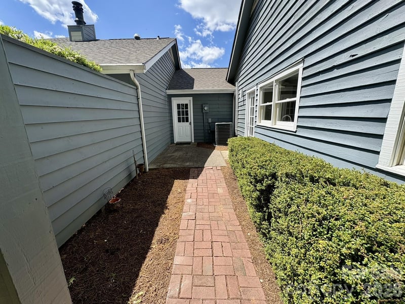 10 Laurel Place Dr, Asheville, NC 28803